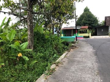 Tanah Pekarangan Barat Pasar Rejodani di Jakal km 10