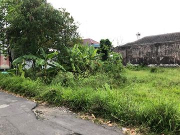 Tanah Pekarangan Barat Pasar Rejodani di Jakal km 10