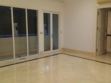 Sewa/jual Rumah Mewah 3 lantai Area Kebayoran Baru, Jakarta Selatan