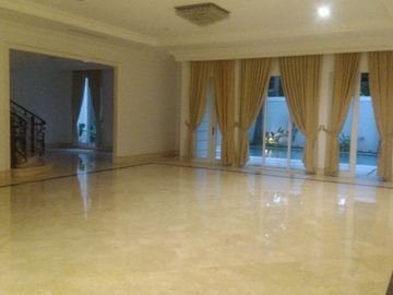 Sewa/jual Rumah Mewah 3 lantai Area Kebayoran Baru, Jakarta Selatan