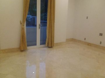 Sewa/jual Rumah Mewah 3 lantai Area Kebayoran Baru, Jakarta Selatan