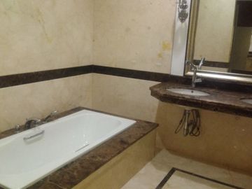 Sewa/jual Rumah Mewah 3 lantai Area Kebayoran Baru, Jakarta Selatan