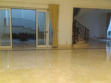 Sewa/jual Rumah Mewah 3 lantai Area Kebayoran Baru, Jakarta Selatan