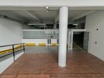 oficina en arriendo/venta en parque central bavaria. Cod V1002168