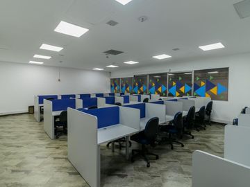 oficina en arriendo/venta en parque central bavaria. Cod V1002168