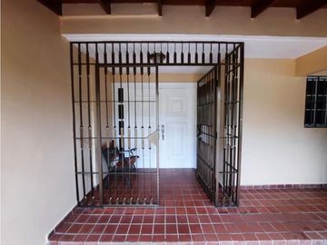 SE VENDE HERMOSA CASA EN LA ALAMEDA AM