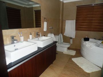 5 Bedrooms with Swimming Pool House and Lot for Sale in A.C