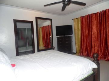 5 Bedrooms with Swimming Pool House and Lot for Sale in A.C