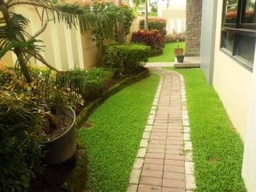5 Bedrooms with Swimming Pool House and Lot for Sale in A.C
