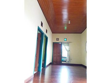 Villa Puncak dekat Sarga Resort, murah, bultang di Cianjur,