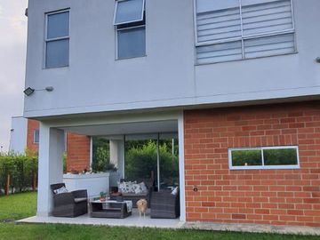 casa en venta en la morada. Cod V4782