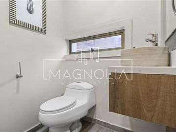 Casa en venta de 6 dorm. en Las Condes
