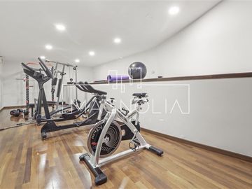 Casa en venta de 6 dorm. en Las Condes