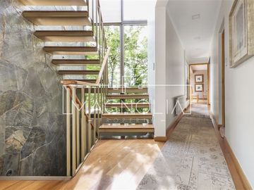 Casa en venta de 6 dorm. en Las Condes