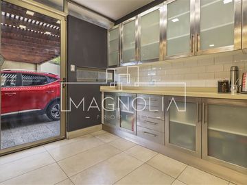Casa en venta de 6 dorm. en Las Condes