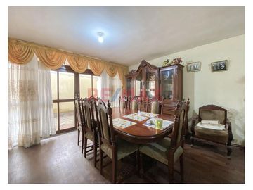 ¡Vive en La Perla, Callao, espaciosa casa de cuatro pisos!. 

Esta es tu oportunidad de adquirir una propiedad única en una de las zonas más estraté