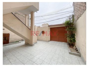 ¡Vive en La Perla, Callao, espaciosa casa de cuatro pisos!. 

Esta es tu oportunidad de adquirir una propiedad única en una de las zonas más estraté