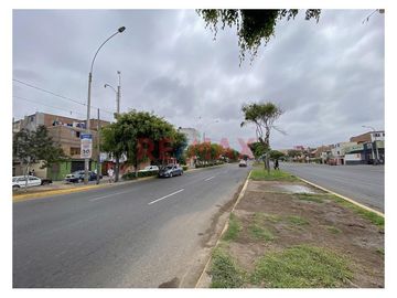 ¡Vive en La Perla, Callao, espaciosa casa de cuatro pisos!. 

Esta es tu oportunidad de adquirir una propiedad única en una de las zonas más estraté