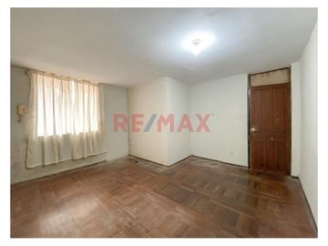 ¡Vive en La Perla, Callao, espaciosa casa de cuatro pisos!. 

Esta es tu oportunidad de adquirir una propiedad única en una de las zonas más estraté