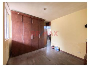 ¡Vive en La Perla, Callao, espaciosa casa de cuatro pisos!. 

Esta es tu oportunidad de adquirir una propiedad única en una de las zonas más estraté