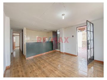 ¡Vive en La Perla, Callao, espaciosa casa de cuatro pisos!. 

Esta es tu oportunidad de adquirir una propiedad única en una de las zonas más estraté