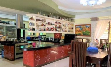 CLASSIC 3-STOREY, 5-BEDROOM HOUSE WITH BALCONIES FOR SALE IN BF PILAR SOUTHVILLE