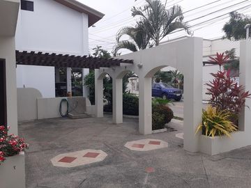 Mar Del Sol: Se Vende Casa Cerca del Mar en Salinas