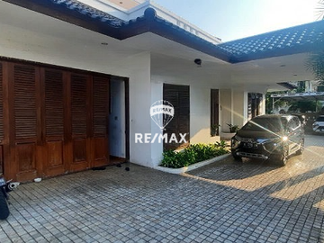 Villa Palma Kemang – Rumah Asri dengan Private Pool Lahan Luas | Lingkungan Eksklusif | SHM
