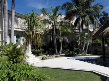 ESPECTACULAR MANSIÓN  EN VENTA EN SAN ISIDRO MAZATEPEC