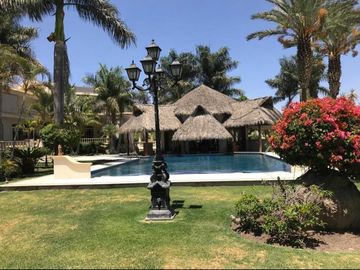 ESPECTACULAR MANSIÓN  EN VENTA EN SAN ISIDRO MAZATEPEC