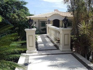 ESPECTACULAR MANSIÓN  EN VENTA EN SAN ISIDRO MAZATEPEC