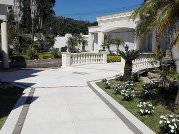ESPECTACULAR MANSIÓN  EN VENTA EN SAN ISIDRO MAZATEPEC