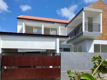 MILIKI SEGERA RUMAH CANTIK SIAP HUNI LOKASI STRATEGIS DI JIMBARAN