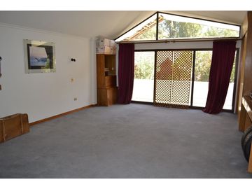 Casa en Venta / 450 m2 construido / 1.400 m2 Terreno / Metro Los Dominicos
