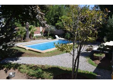 Casa en Venta / 450 m2 construido / 1.400 m2 Terreno / Metro Los Dominicos