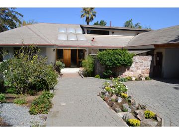 Casa en Venta / 450 m2 construido / 1.400 m2 Terreno / Metro Los Dominicos
