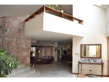 Casa en Venta / 450 m2 construido / 1.400 m2 Terreno / Metro Los Dominicos