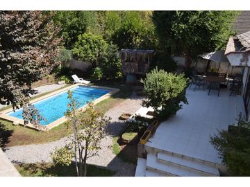 Casa en Venta / 450 m2 construido / 1.400 m2 Terreno / Metro Los Dominicos