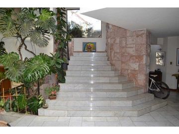 Casa en Venta / 450 m2 construido / 1.400 m2 Terreno / Metro Los Dominicos