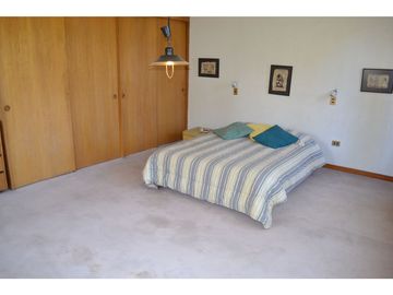 Casa en Venta / 450 m2 construido / 1.400 m2 Terreno / Metro Los Dominicos