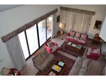 Casa en Venta / 450 m2 construido / 1.400 m2 Terreno / Metro Los Dominicos
