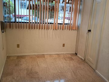 CONSULTORIO EN VENTA, REGIMEN EN CONDOMINIO A 1/2 CUADRA INSURGENTES NTE., CDMX.