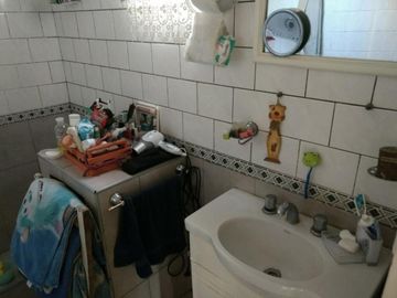 CASA EN VENTA, 2 DORMITORIOS, AV NUESTRAS MALVINAS 1500 -MONTE GRANDE-