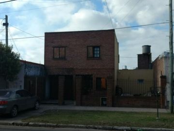 CASA EN VENTA, 2 DORMITORIOS, AV NUESTRAS MALVINAS 1500 -MONTE GRANDE-