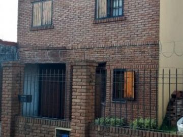 CASA EN VENTA, 2 DORMITORIOS, AV NUESTRAS MALVINAS 1500 -MONTE GRANDE-