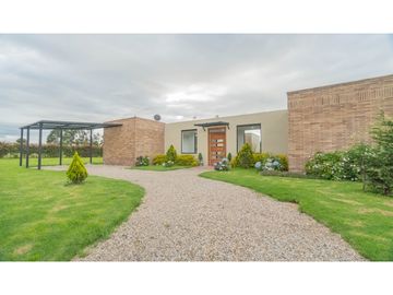 CASA CAMPESTRE CONTEMPORNEA Y MODERNA / TENJO CUNDINAMARCA