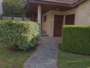 VENDO CHALET 4 AMBIENTES