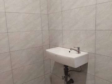 KOSAMBI BARU RUMAH BARU SEMI FURNISHED SIAP HUNI LUAS 90 DIJUAL CEPAT