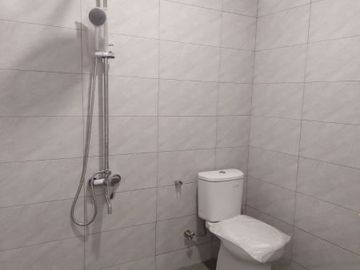 KOSAMBI BARU RUMAH BARU SEMI FURNISHED SIAP HUNI LUAS 90 DIJUAL CEPAT