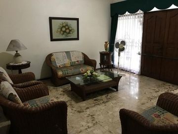 Rumah Dengan Kolam Renang di Rawamangun Jakarta Timur